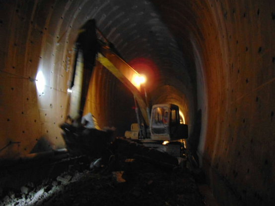 隧道安全專業高效仰拱，二次襯砌爆破拆除施工